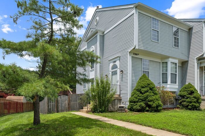 Foto principal - End Unit 3-Level Townhome in Millbrook Nei...