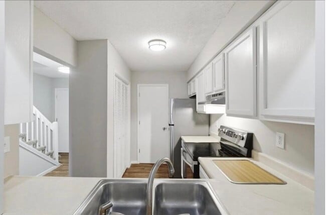 Building Photo - 315 Foxfire Dr