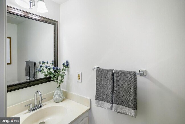 Foto del edificio - 6542 Cypress Point Rd