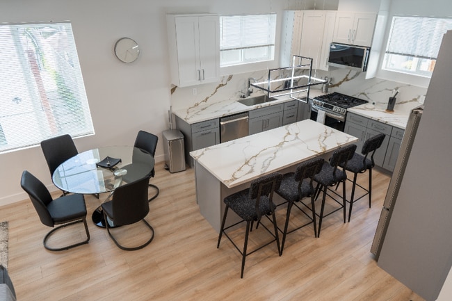 Photo - 4833 Riverton Ave Townhome