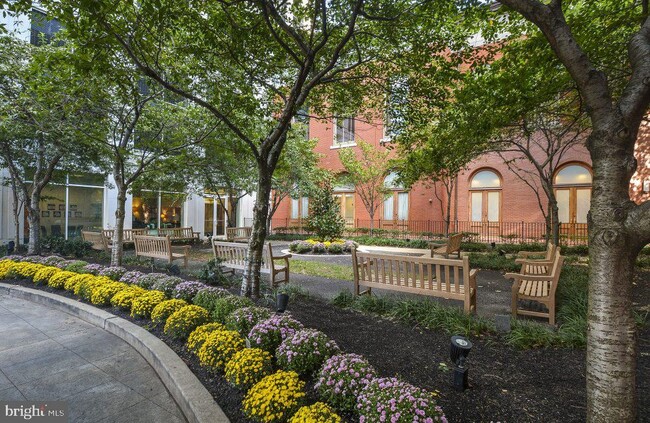 Foto del edificio - 200 W Washington Square