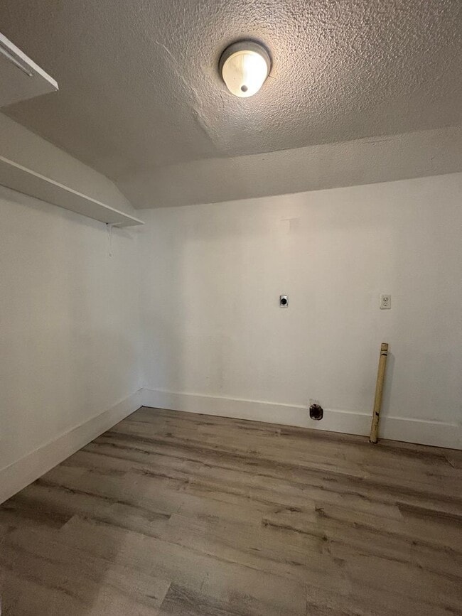 Building Photo - Adorable 2 bedroom 1 bathroom Home!