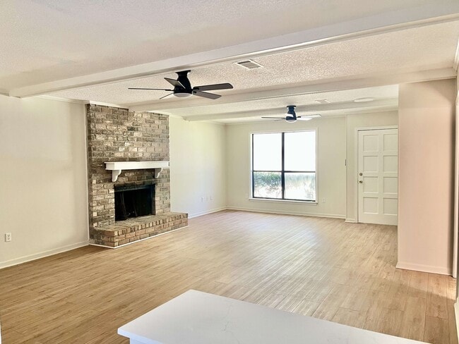 Building Photo - 17042 Appomattox Ave