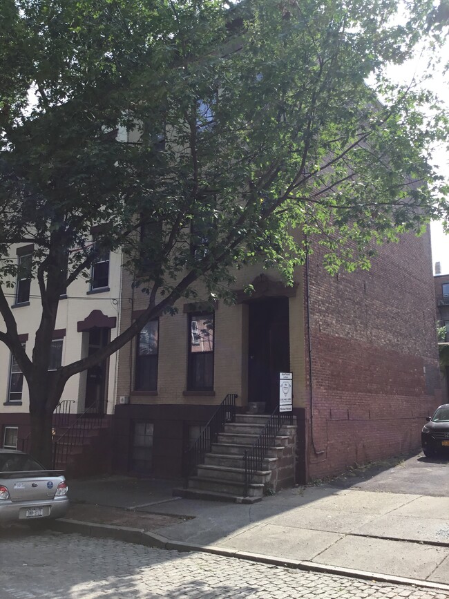 Building Photo - 158 Jay St