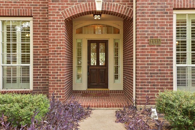 Foto del edificio - 1915 Lytham Ln