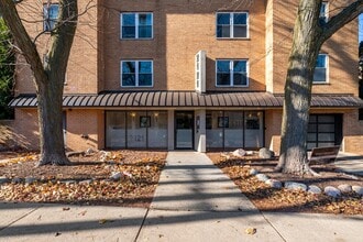 Building Photo - 2121 N Cambridge Ave