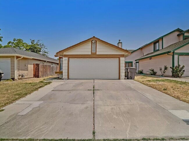 Foto del edificio - 3480 Briar Ln