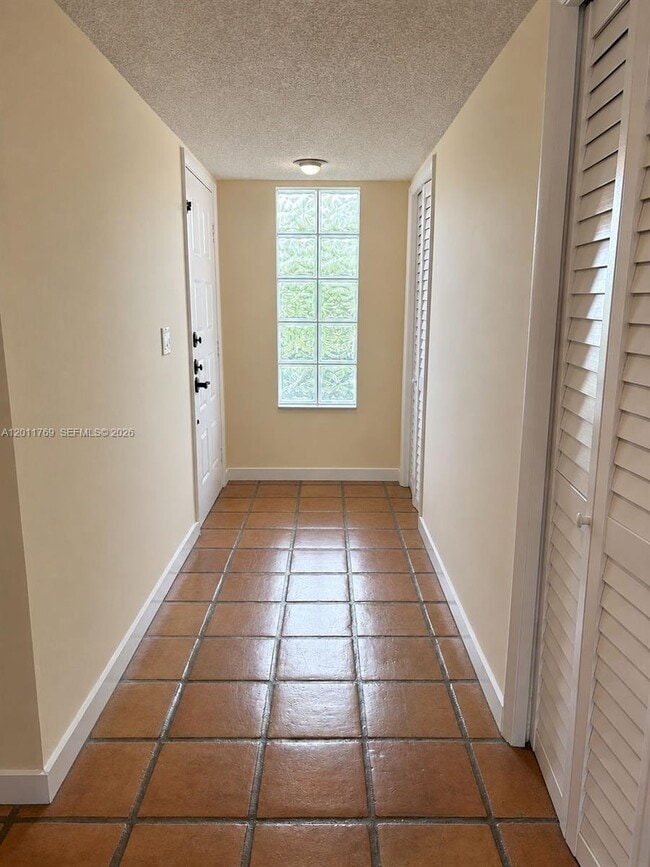 Foto del edificio - 286 Racquet Club Rd