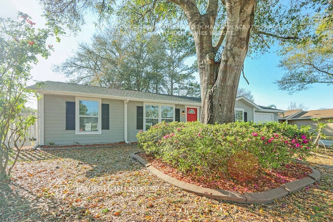 Foto del edificio - 8033 Banister Ln