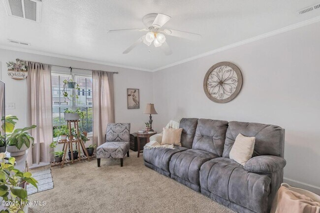 Foto del edificio - Very Well Maintained Townhome In Carolina ...