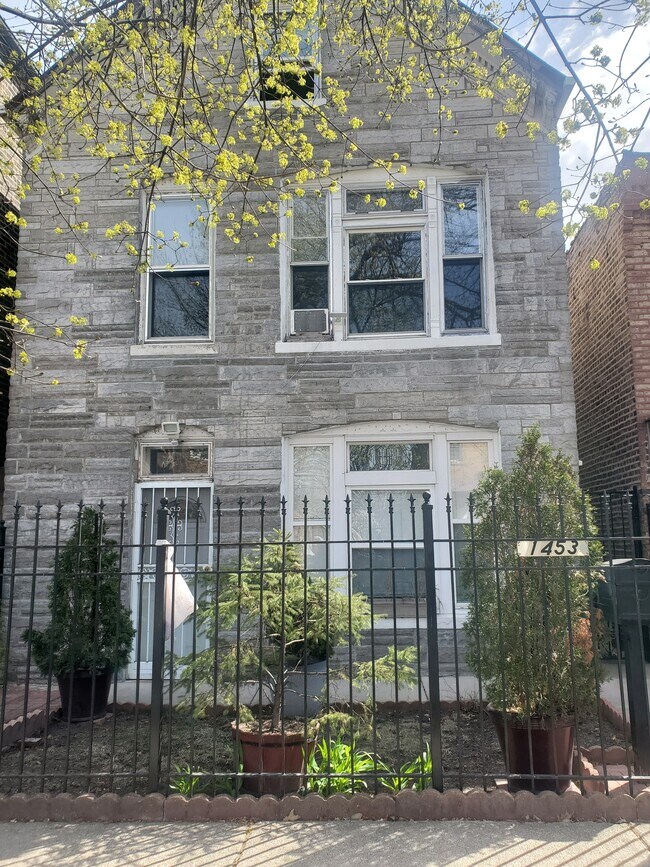 Foto del edificio - 1453 N Springfield Ave