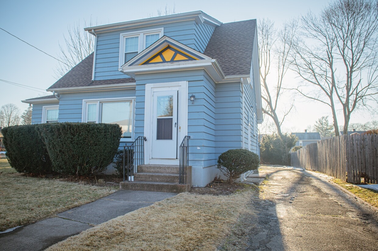 Primary Photo - 18 Thompson St