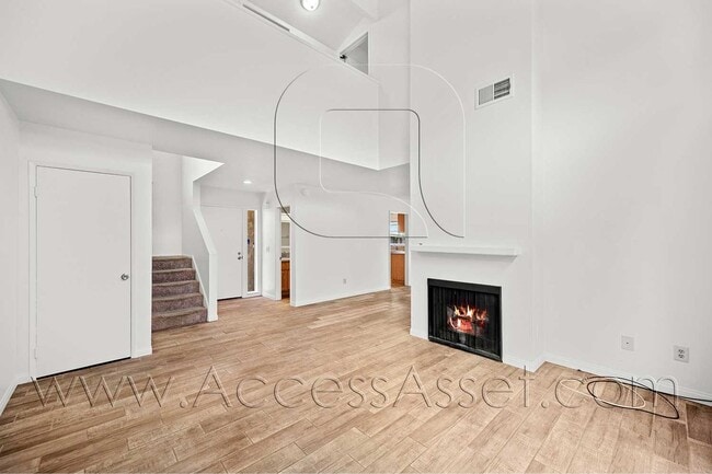 Building Photo - 661 Parkview Dr