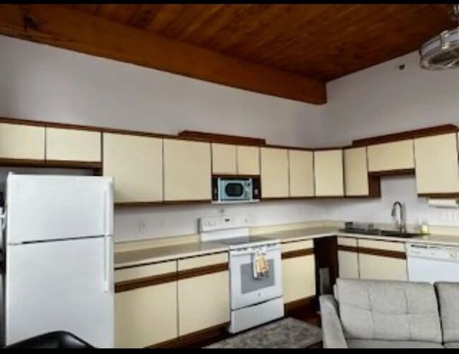 Building Photo - 1 bed 1 bath unit in a historic mill build...