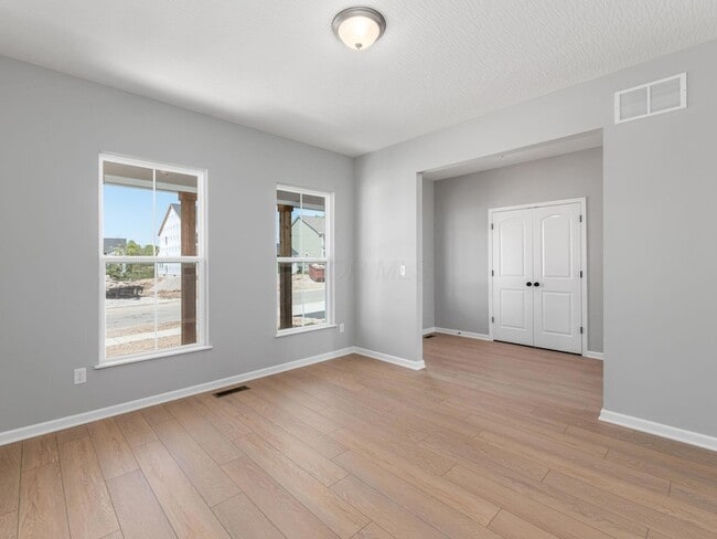 Building Photo - 37 Littondale Dr