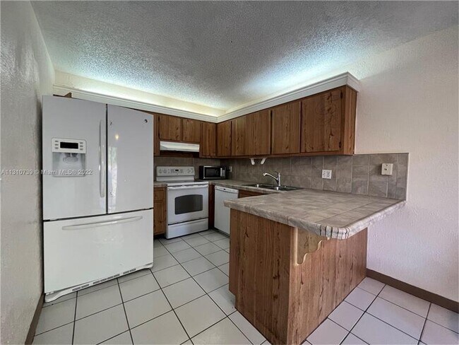 Foto del edificio - 126 Woodland Rd