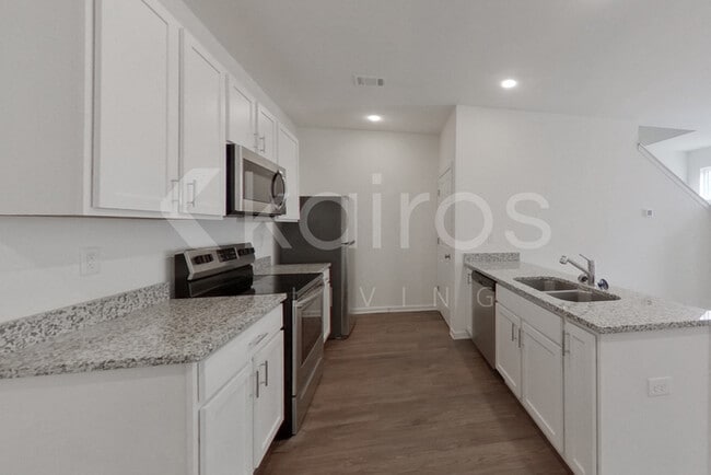 Building Photo - 215 Long Is Dr