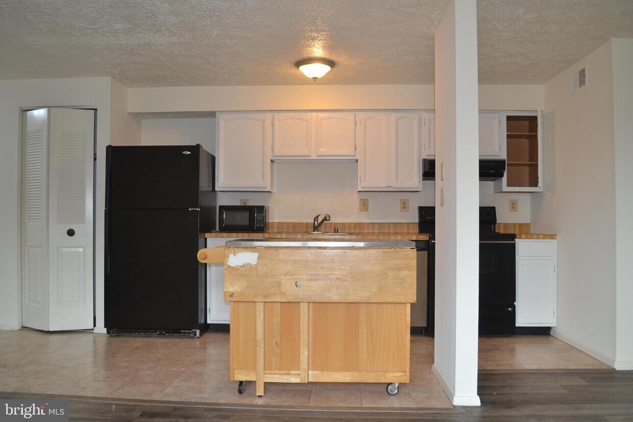 Primary Photo - 600 Heather Ridge Dr