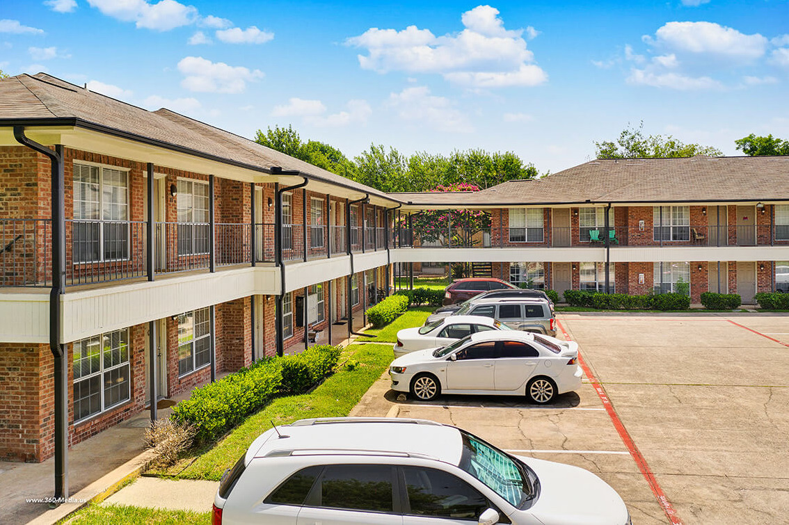 Primary Photo - Vineyard Apartments