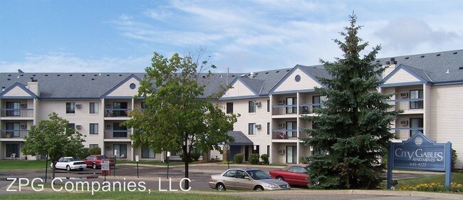 Building Photo - 1611 Pleasant St