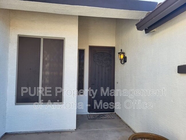 Building Photo - 10529 E Posada Ave