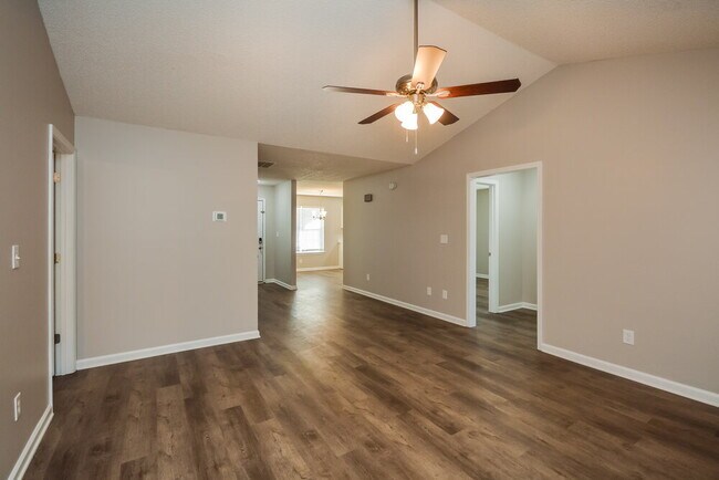 Foto del edificio - 608 Fieldcrest Dr