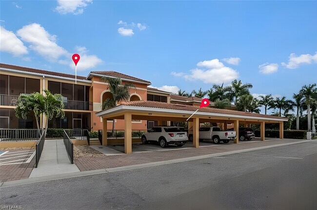 Aparcamiento - 13671 Julias Way