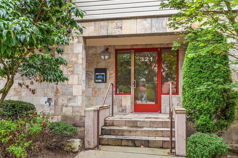 Photo - 321 E Thomas St