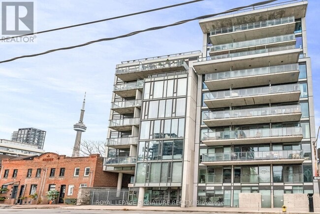 Building Photo - 461-461 Adelaide St W