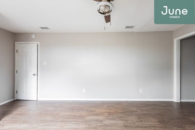 Foto del edificio - ROOM ONLY in 3-bed/2.0-bath Home