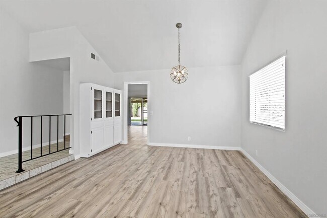 Foto del edificio - 148 N Roth Ln