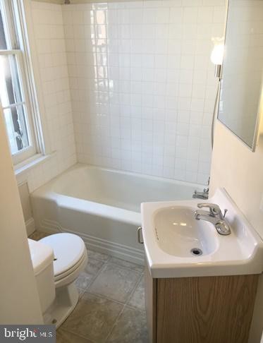 Foto principal - 102 E King St