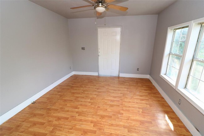 Building Photo - 2137 Hondo Ave