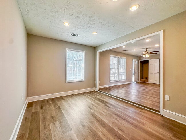 Building Photo - 7065 Merrywood Dr