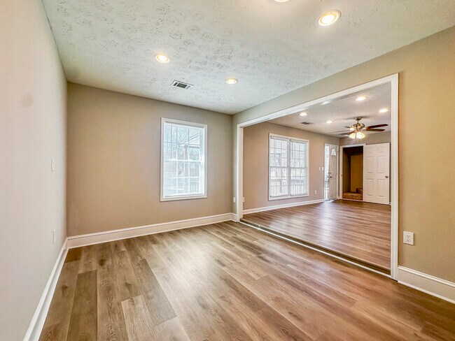 Foto del edificio - 7065 Merrywood Dr