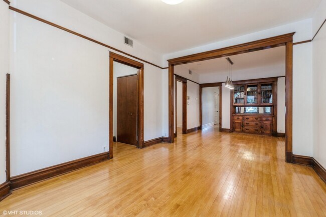 Foto del edificio - 3329 N Kenmore Ave