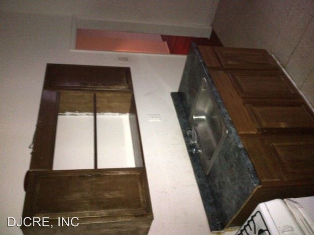 Building Photo - 1422 S 5th St