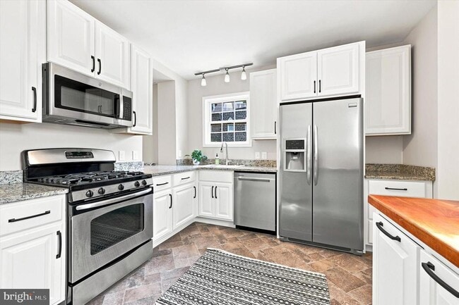Building Photo - 1810 Mt Salem Ln