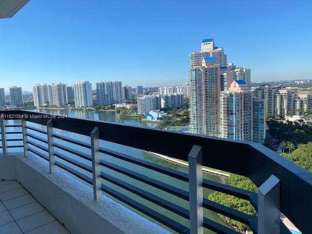 Foto del edificio - 3530 Mystic Pointe Dr