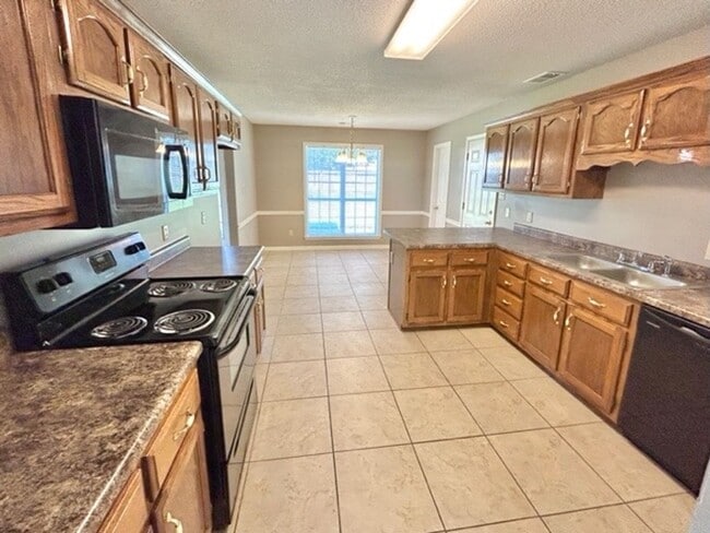 Building Photo - MeadowCliffDr4549