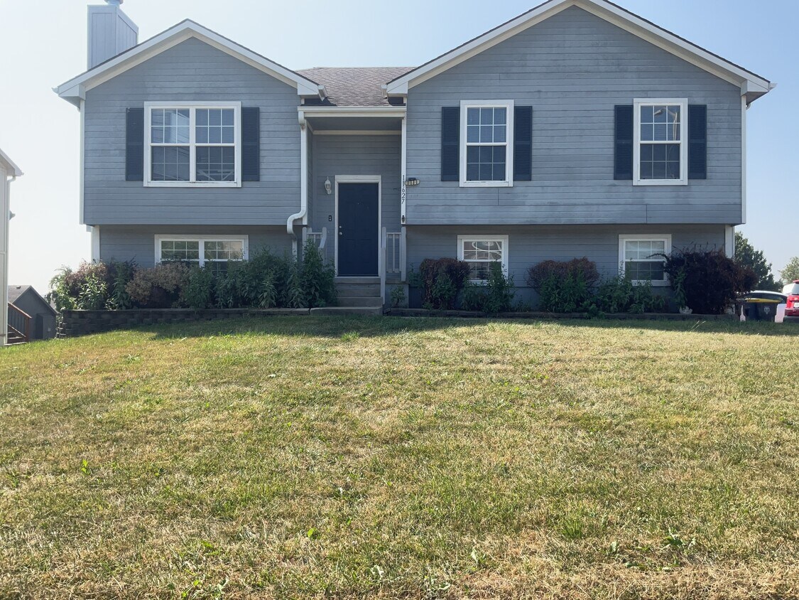 Foto principal - 11627 N Manning Ave