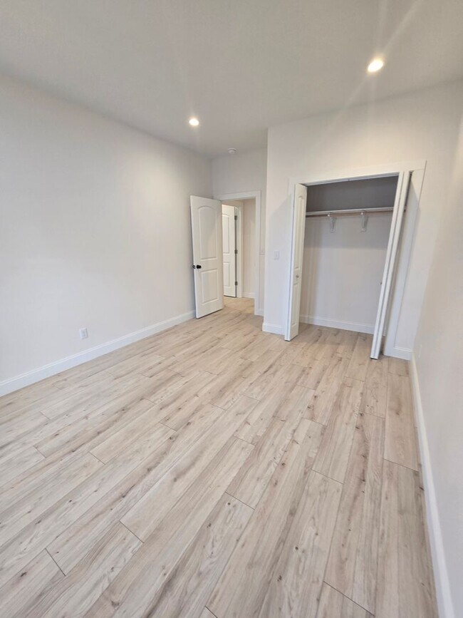 Foto del edificio - Newly Built Three Bedroom Duplex Located near 34th Street and Keystone Ave
