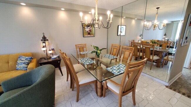 Foto del edificio - 3800 Oaks Clubhouse Dr