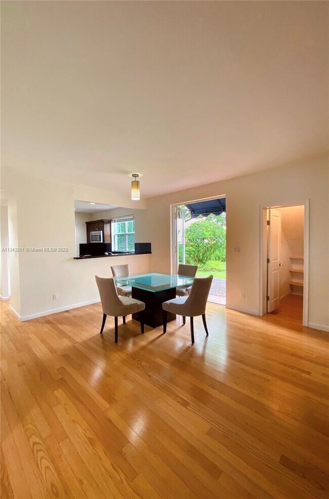 Building Photo - 453 Menendez Ave