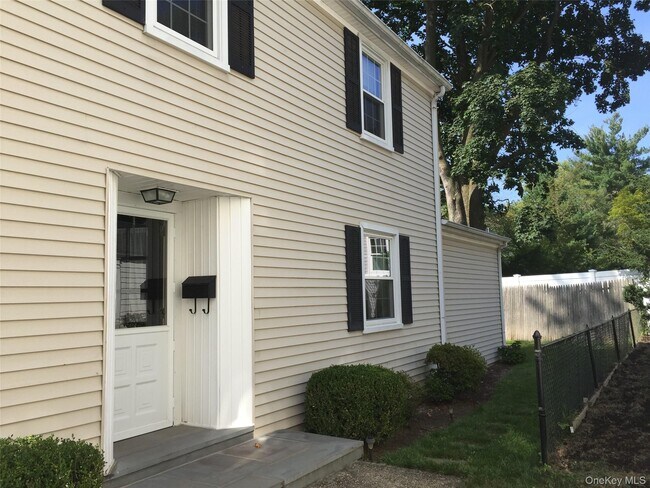 Foto del edificio - 98 Glen Oaks Dr