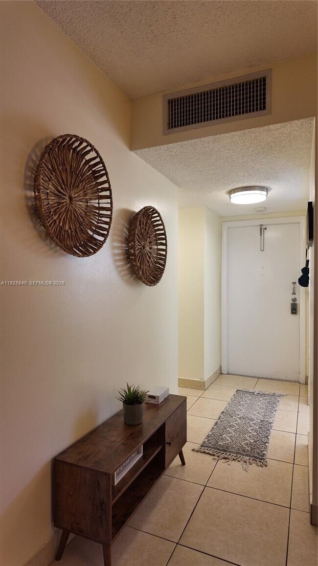 Foto del edificio - 5961 NW 61st Ave