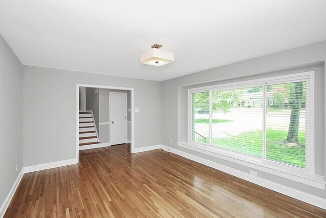 Building Photo - Upgraded 5BD/2.5BA Split-Level Home Near S...