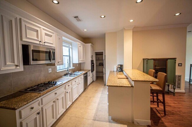 Kitchen - 1805 Palm St