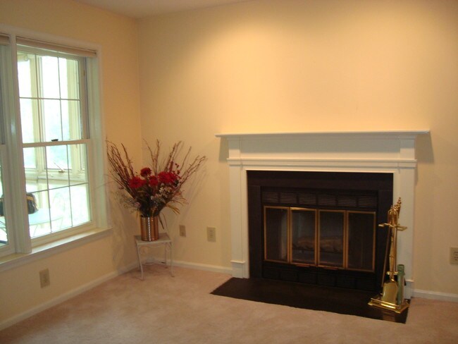 Sitting Area - 5707 Brewer House Cir