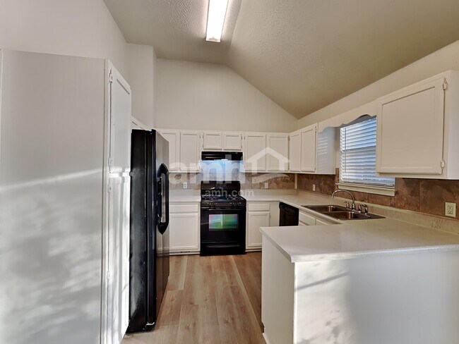 Foto del edificio - 154 Spring Creek Ct